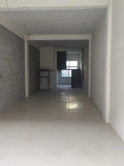 【门面出售】：因房东长期在外居住，现将花园路中段长安市场北1